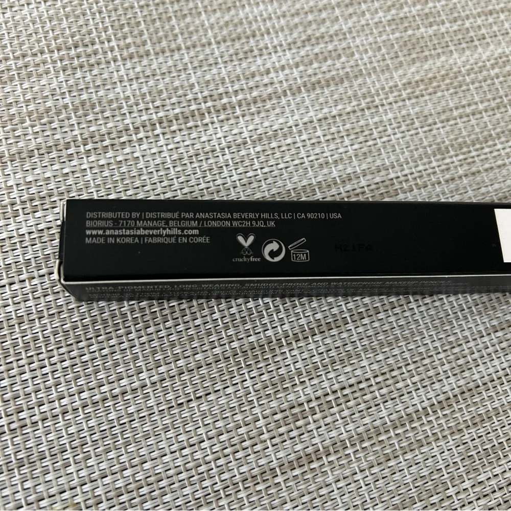 NEW Anastasia of Beverly Hills Norvina Chroma stix makeup pencil BLACK!